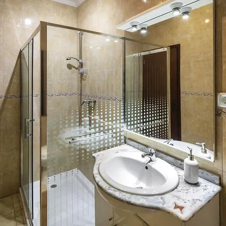Rose 5 Minutes Walk From The Center Of Carvoeiro And The Beach With Private Heated Pool And Ac *